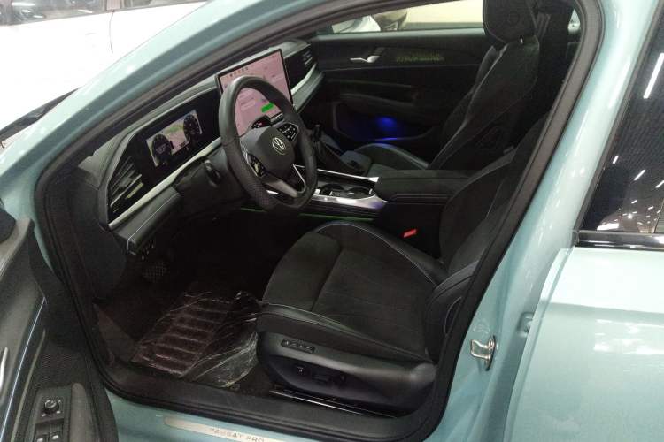 Used Volkswagen Passat 2025 Pro 380TSI Starry Dragon Luxury Edition Left Front Seat