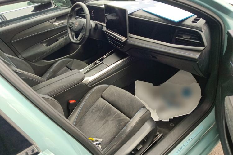 Used Volkswagen Passat 2025 Pro 380TSI Starry Dragon Luxury Edition Right Front Seat