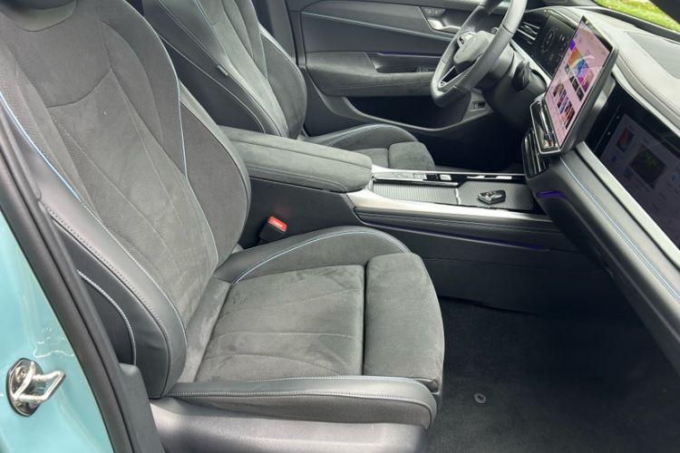 Used Volkswagen Passat 2025 Pro 380TSI Starry Dragon Luxury Edition Right Front Seat