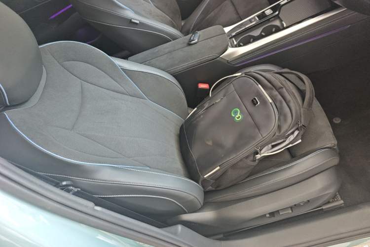 Used Volkswagen Passat 2025 Pro 380TSI Starry Dragon Luxury Edition Right Front Seat