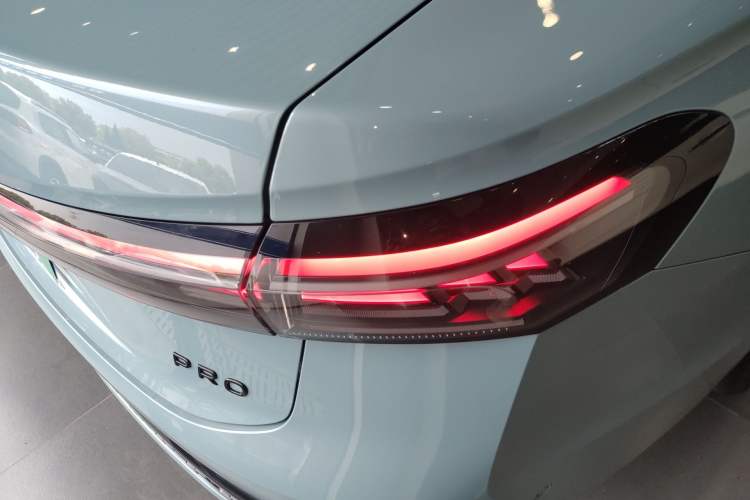 Used Volkswagen Passat 2025 Pro 380TSI Starry Dragon Luxury Edition Right Rear Taillight