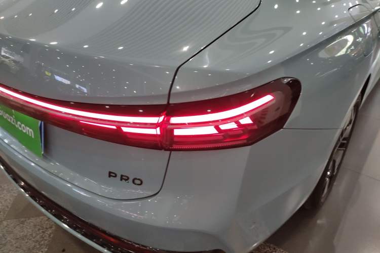 Used Volkswagen Passat 2025 Pro 380TSI Starry Dragon Luxury Edition Right Rear Taillight