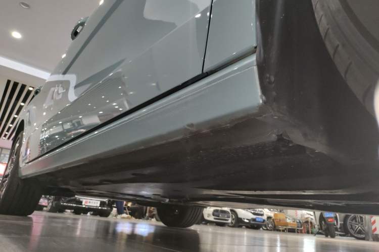 Used Volkswagen Passat 2025 Pro 380TSI Starry Dragon Luxury Edition Right Side Sill