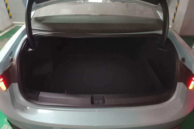 Used Volkswagen Passat 2025 Pro 380TSI Starry Dragon Luxury Edition Trunk