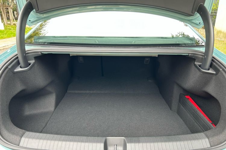 Used Volkswagen Passat 2025 Pro 380TSI Starry Dragon Luxury Edition Trunk