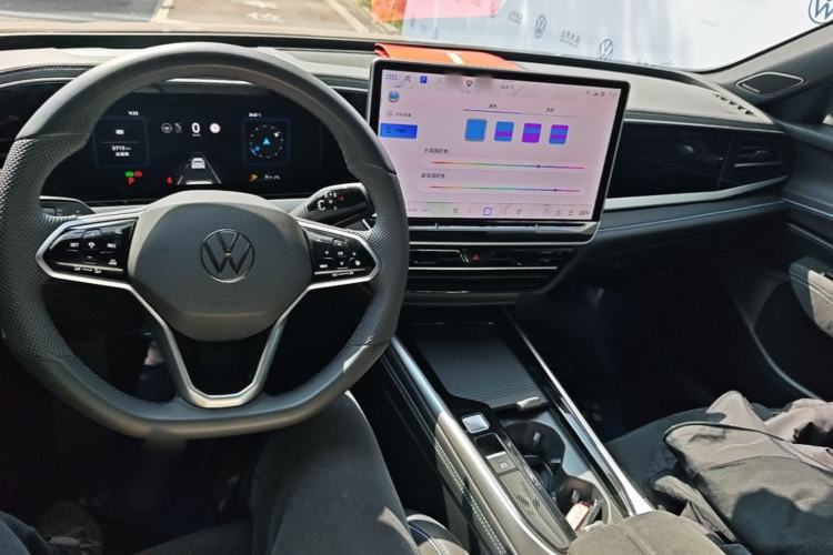 Used Volkswagen Passat 2025 Pro 380TSI Starry Dragon Luxury Edition Center Console