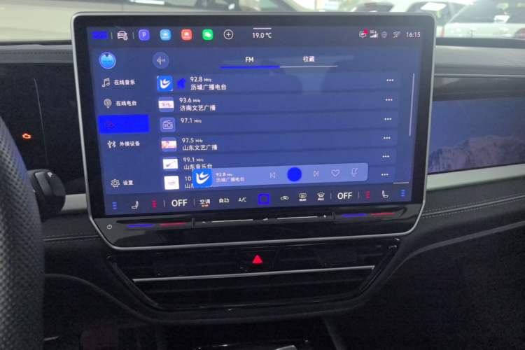 Used Volkswagen Passat 2025 Pro 380TSI Dragon Supreme Edition Audio And AC Panel