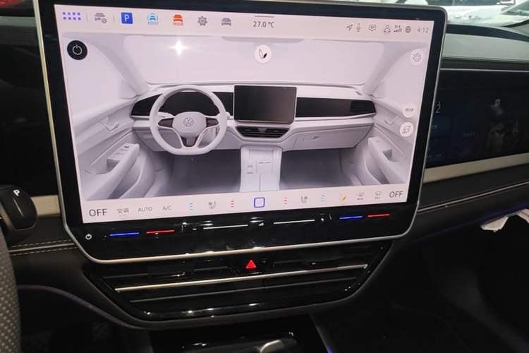 Used Volkswagen Passat 2025 Pro 380TSI Dragon Supreme Edition Audio And AC Panel