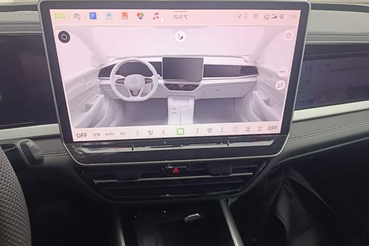 Used Volkswagen Passat 2025 Pro 380TSI Dragon Supreme Edition Audio And AC Panel