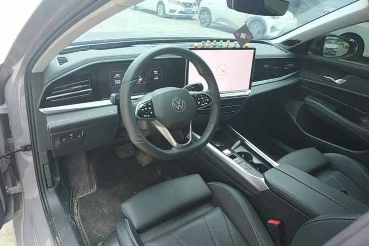 Used Volkswagen Passat 2025 Pro 380TSI Dragon Supreme Edition Center Console
