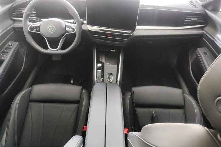 Used Volkswagen Passat 2025 Pro 380TSI Dragon Supreme Edition Center Console