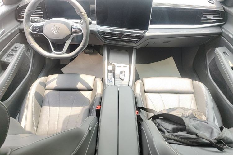 Used Volkswagen Passat 2025 Pro 380TSI Dragon Supreme Edition Center Console