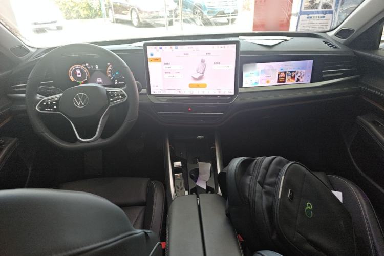 Used Volkswagen Passat 2025 Pro 380TSI Dragon Supreme Edition Center Console