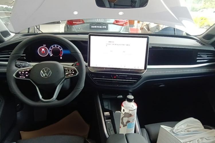 Used Volkswagen Passat 2025 Pro 380TSI Dragon Supreme Edition Center Console