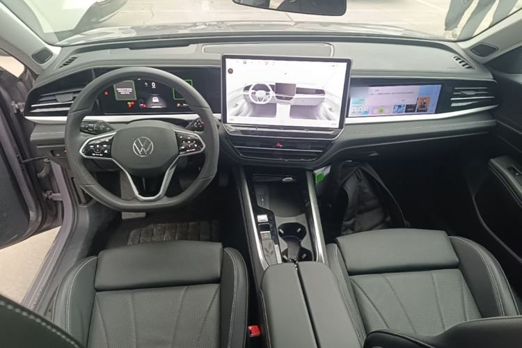 Used Volkswagen Passat 2025 Pro 380TSI Dragon Supreme Edition Center Console
