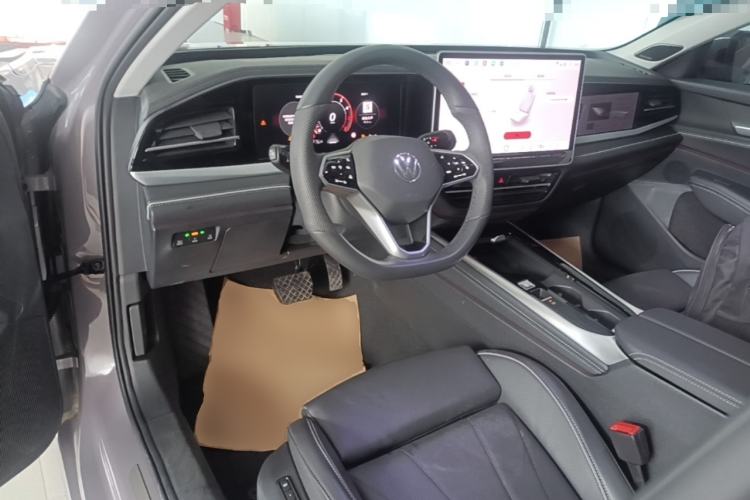 Used Volkswagen Passat 2025 Pro 380TSI Dragon Supreme Edition Center Console
