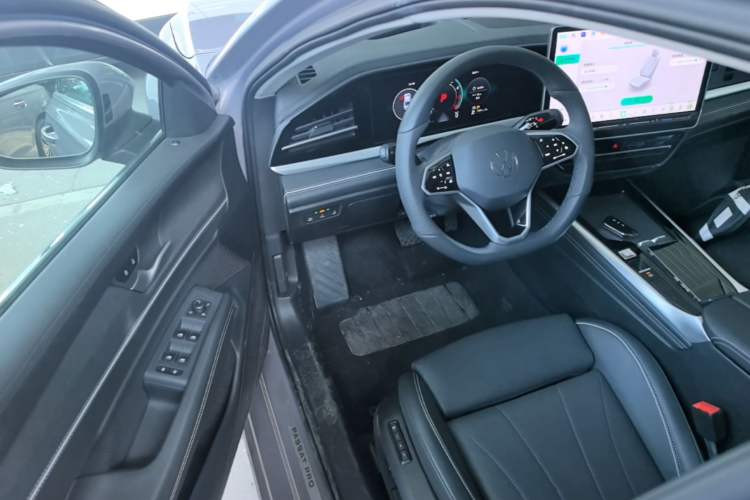 Used Volkswagen Passat 2025 Pro 380TSI Dragon Supreme Edition Driver Seat