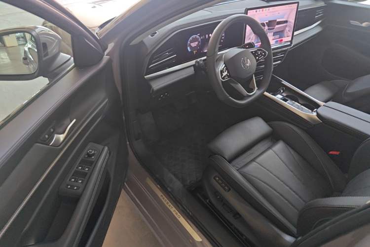 Used Volkswagen Passat 2025 Pro 380TSI Dragon Supreme Edition Driver Seat