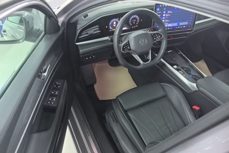 Used Volkswagen Passat 2025 Pro 380TSI Dragon Supreme Edition Driver Seat