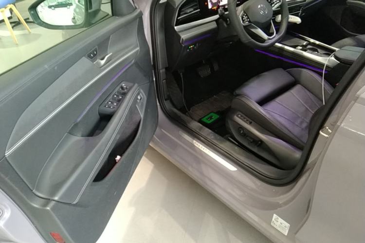 Used Volkswagen Passat 2025 Pro 380TSI Dragon Supreme Edition Driver Seat