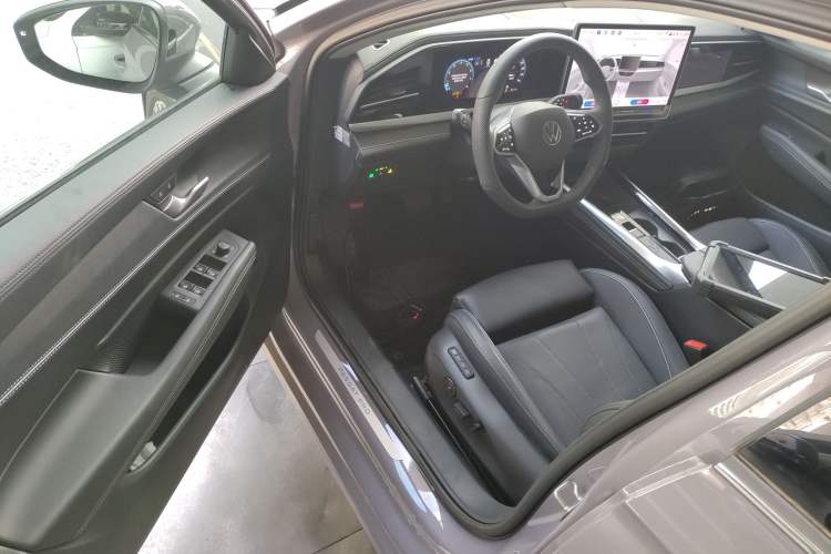 Used Volkswagen Passat 2025 Pro 380TSI Dragon Supreme Edition Driver Seat