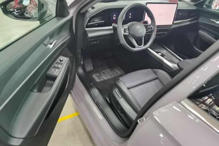 Used Volkswagen Passat 2025 Pro 380TSI Dragon Supreme Edition Driver Seat