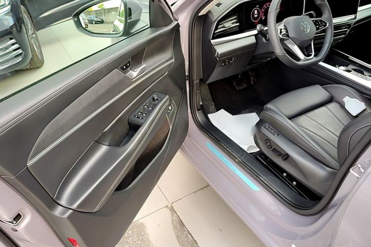 Used Volkswagen Passat 2025 Pro 380TSI Dragon Supreme Edition Driver Seat