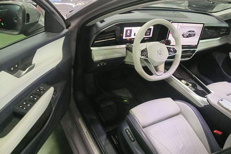 Used Volkswagen Passat 2025 Pro 380TSI Dragon Glory Edition Driver Seat