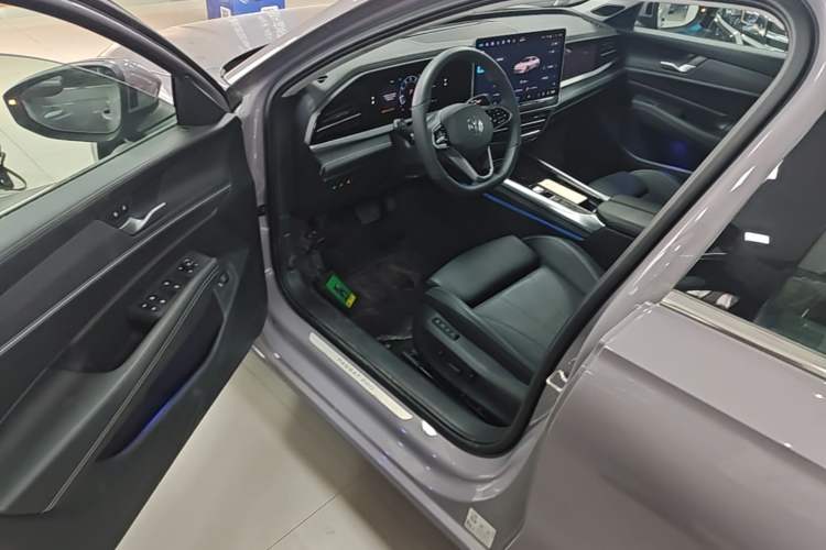 Used Volkswagen Passat 2025 Pro 380TSI Dragon Supreme Edition Driver Seat