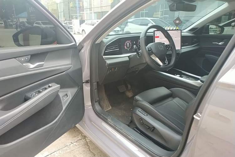 Used Volkswagen Passat 2025 Pro 380TSI Dragon Supreme Edition Driver Seat