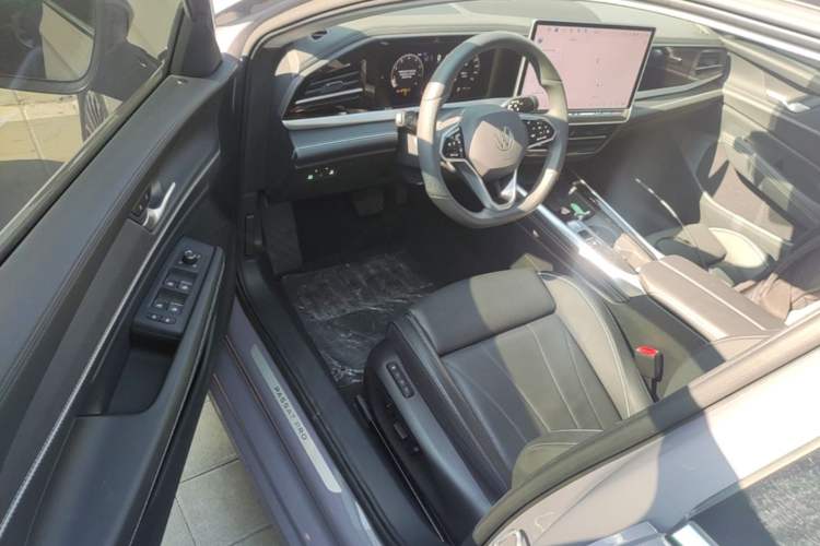 Used Volkswagen Passat 2025 Pro 380TSI Dragon Supreme Edition Driver Seat