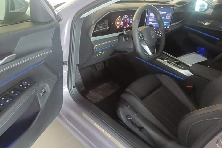 Used Volkswagen Passat 2025 Pro 380TSI Dragon Supreme Edition Driver Seat