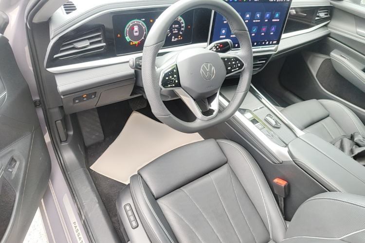 Used Volkswagen Passat 2025 Pro 380TSI Dragon Supreme Edition Driver Seat