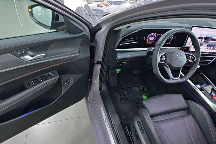 Used Volkswagen Passat 2025 Pro 380TSI Dragon Supreme Edition Driver Seat