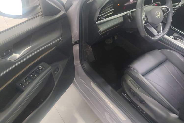 Used Volkswagen Passat 2025 Pro 380TSI Dragon Supreme Edition Driver Seat