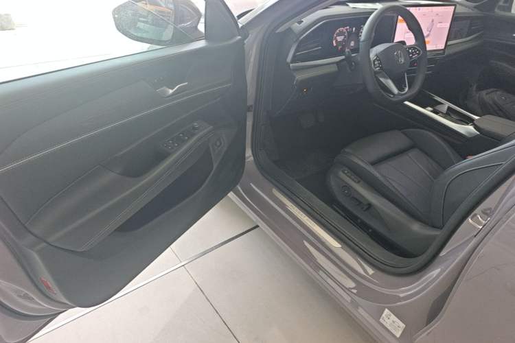 Used Volkswagen Passat 2025 Pro 380TSI Dragon Supreme Edition Driver Seat