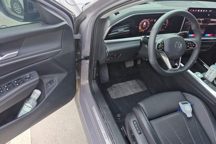 Used Volkswagen Passat 2025 Pro 380TSI Dragon Supreme Edition Driver Seat
