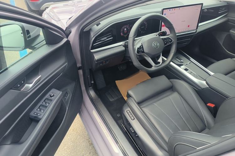 Used Volkswagen Passat 2025 Pro 380TSI Dragon Supreme Edition Driver Seat