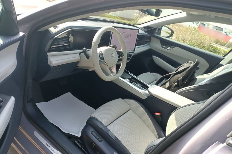 Used Volkswagen Passat 2025 Pro 380TSI Dragon Supreme Edition Driver Seat