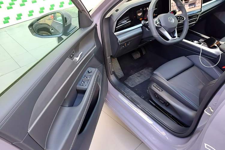 Used Volkswagen Passat 2025 Pro 380TSI Dragon Supreme Edition Driver Seat