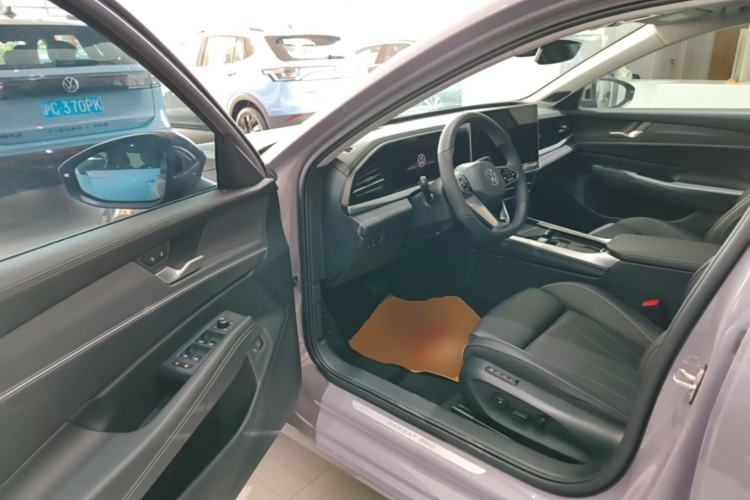 Used Volkswagen Passat 2025 Pro 380TSI Dragon Supreme Edition Driver Seat