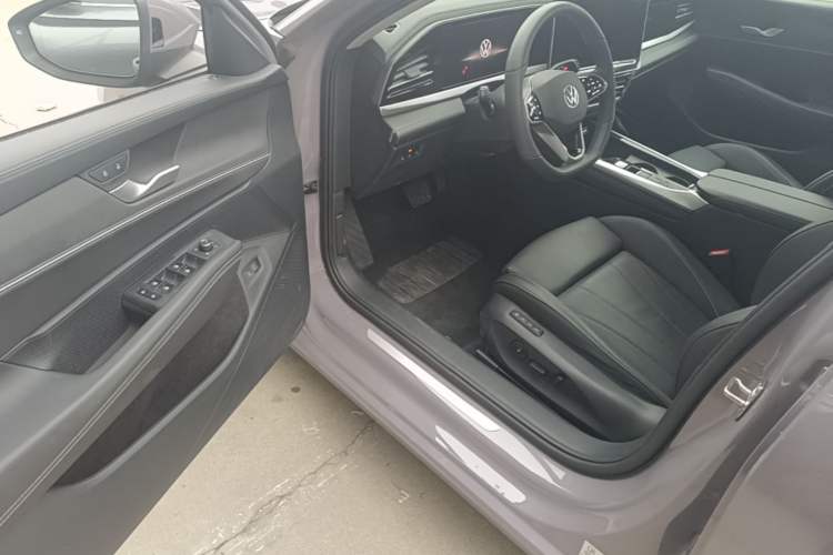 Used Volkswagen Passat 2025 Pro 380TSI Dragon Supreme Edition Driver Seat