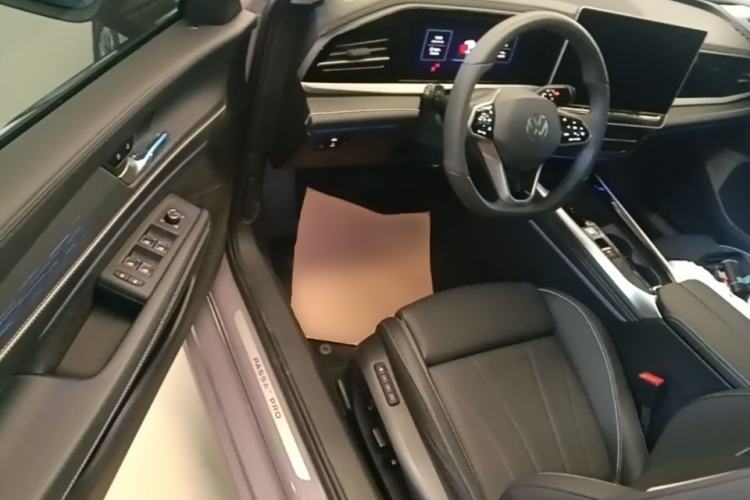 Used Volkswagen Passat 2025 Pro 380TSI Dragon Supreme Edition Driver Seat
