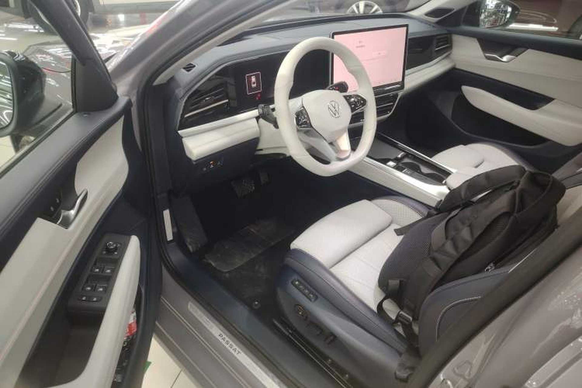 Used Volkswagen Passat 2025 Pro 380TSI Starry Dragon Luxury Edition Driver Seat
