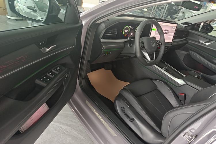 Used Volkswagen Passat 2025 Pro 380TSI Dragon Supreme Edition Driver Seat