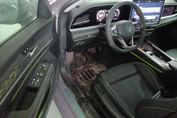 Used Volkswagen Passat 2025 Pro 380TSI Dragon Supreme Edition Driver Seat