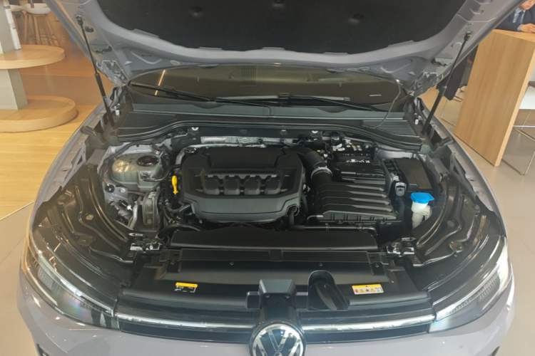 Used Volkswagen Passat 2025 Pro 380TSI Dragon Supreme Edition Engine Bay