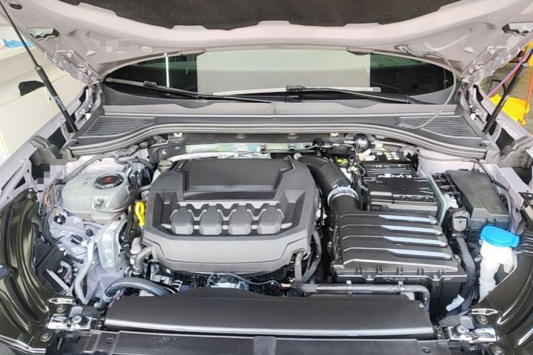 Used Volkswagen Passat 2025 Pro 380TSI Dragon Supreme Edition Engine Bay