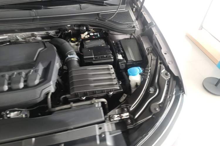 Used Volkswagen Passat 2025 Pro 380TSI Dragon Supreme Edition Engine Bay Left
