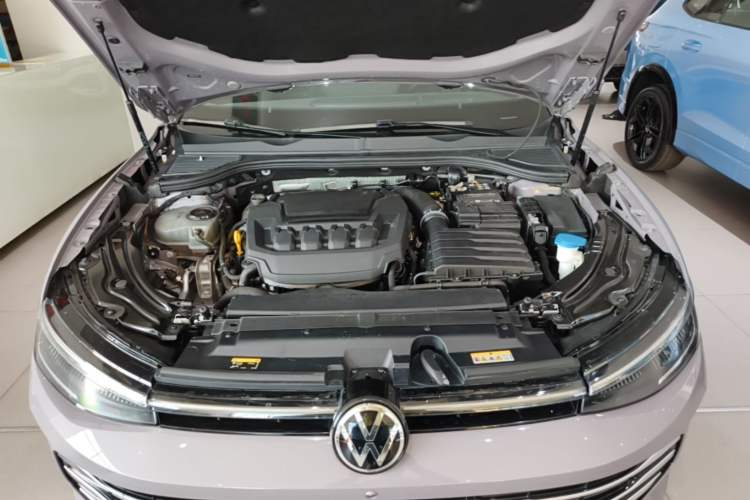 Used Volkswagen Passat 2025 Pro 380TSI Dragon Supreme Edition Engine Bay